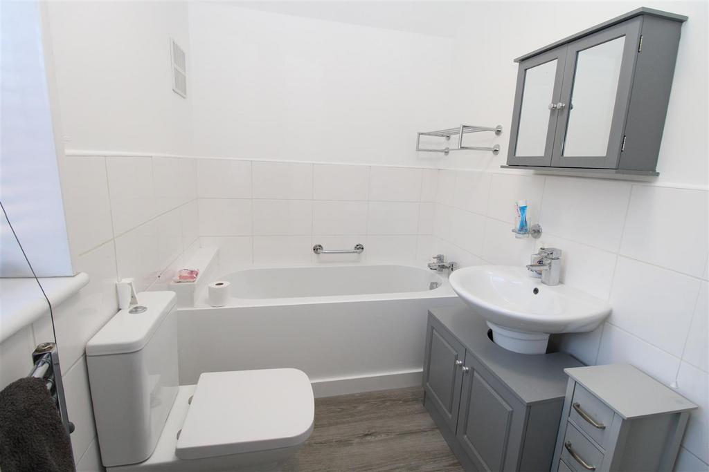 Bathroom1.JPG