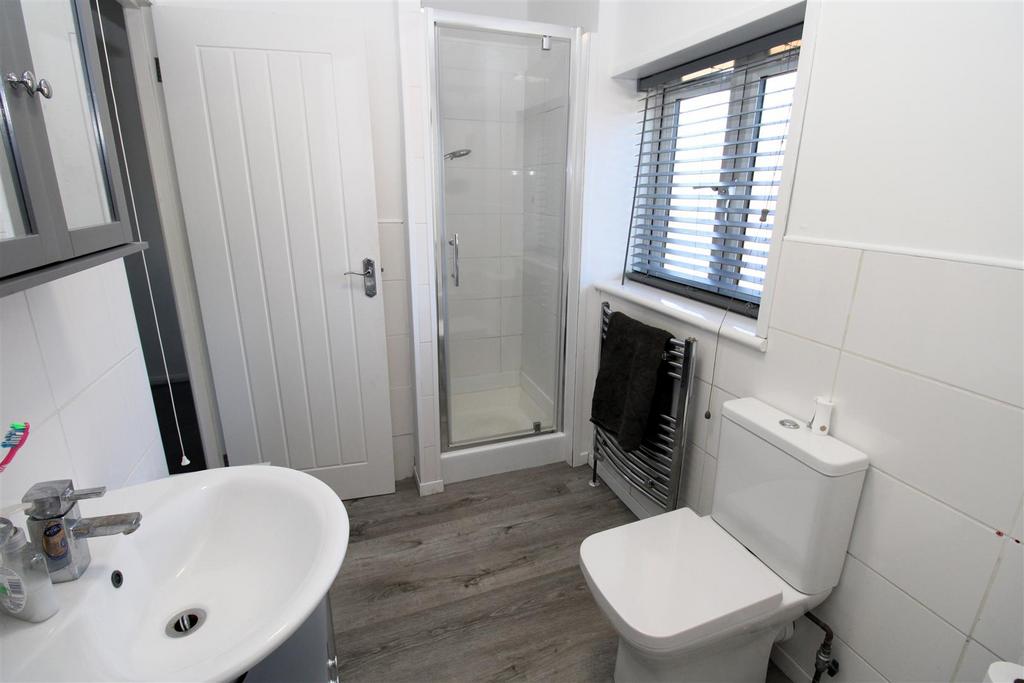 Bathroom2.JPG