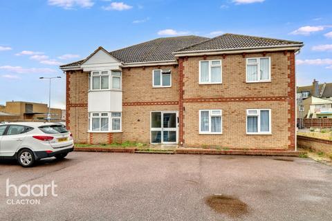 Flat 4, 39 Carnarvon Road, Clacton-on-sea, CO15 6QF