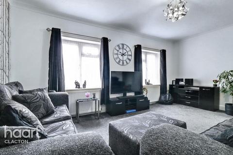 Flat 4, 39 Carnarvon Road, Clacton-on-sea, CO15 6QF