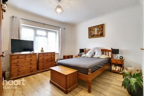 Flat 4, 39 Carnarvon Road, Clacton-on-sea, CO15 6QF