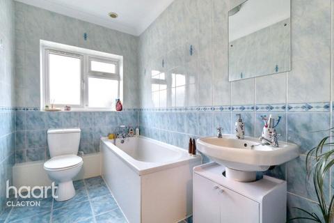 Flat 4, 39 Carnarvon Road, Clacton-on-sea, CO15 6QF