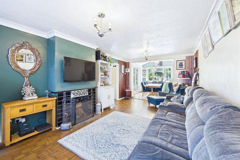 3 bedroom terraced house for sale, Manor Close, Aveley, Thurrock, RM15
