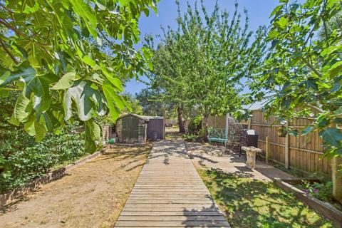 3 bedroom terraced house for sale, Manor Close, Aveley, Thurrock, RM15
