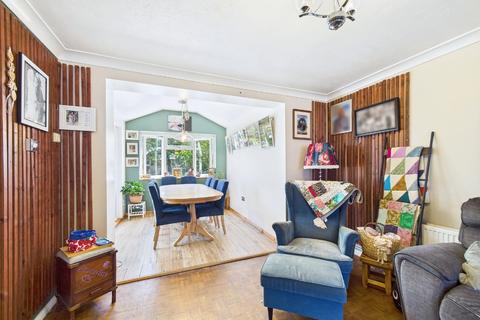 3 bedroom terraced house for sale, Manor Close, Aveley, Thurrock, RM15