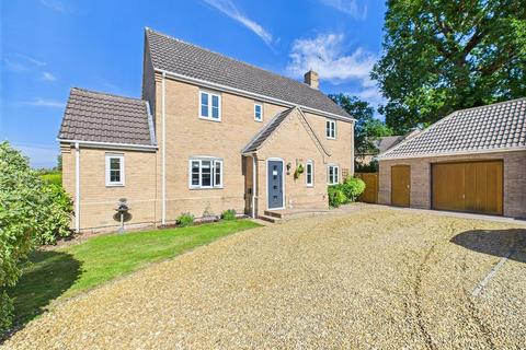 4 bedroom detached house for sale, Priors Grove, Yaxham