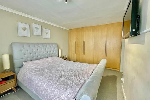 12 Greville Close, Welham Green, Hatfield, AL9 7ED