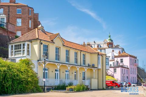 2 bedroom apartment for sale, Promenade, Cromer, NR27