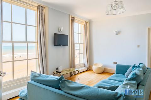 2 bedroom apartment for sale, Promenade, Cromer, NR27