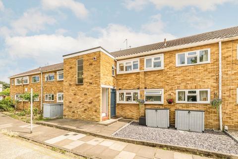7, Dolphin Court Dolphin Close, Surbiton, KT6 4DZ