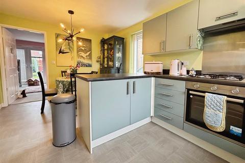3 bedroom semi-detached house for sale, Blackthorne Close, Bradford BD2