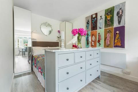 Studio to rent, Inner Park Road, London, SW19