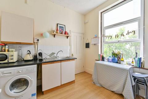 3 bedroom flat for sale, Tremadoc Road, Clapham High Street, London, SW4