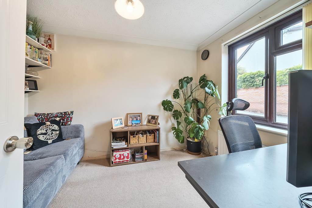 Office / Bedroom 5