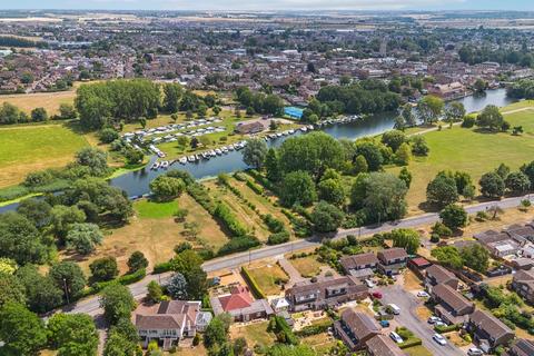 3 bedroom semi-detached house for sale, Crosshall Road, St Neots PE19