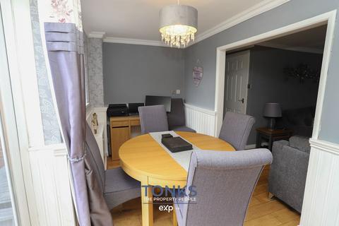 4 bedroom semi-detached house for sale, Wadham Close, Rowley Regis B65
