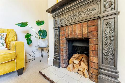 1 Brook Lane, Charlton, Pershore, WR10 3LG