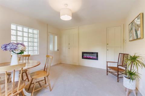 1 Brook Lane, Charlton, Pershore, WR10 3LG
