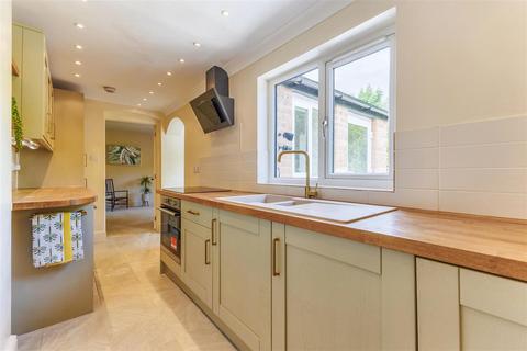 1 Brook Lane, Charlton, Pershore, WR10 3LG