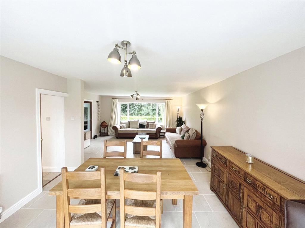 Lounge/Dining Room