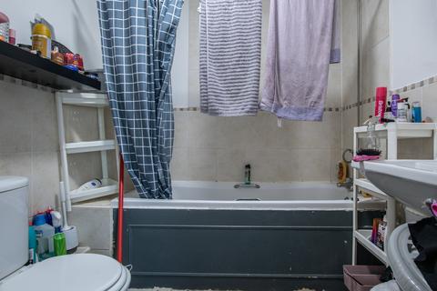 Flat 7, 4 Heathcote Road, Bournemouth, BH5 1EZ