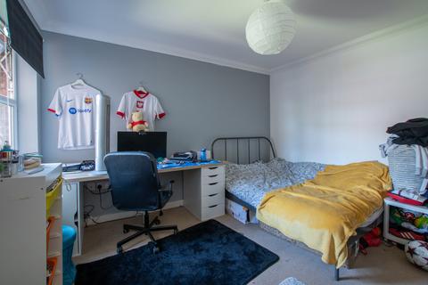 Flat 7, 4 Heathcote Road, Bournemouth, BH5 1EZ