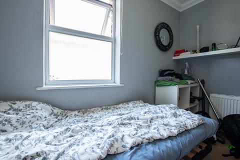 Flat 7, 4 Heathcote Road, Bournemouth, BH5 1EZ