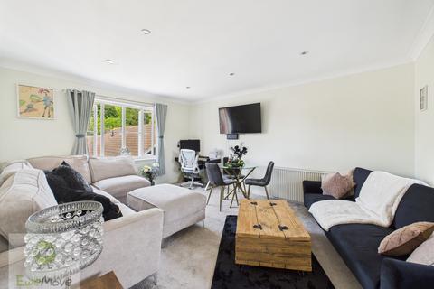 Flat E, 13 Cutter Close, Upnor, Rochester, ME2 4GY