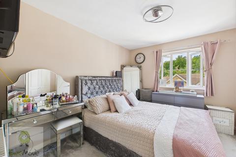 Flat E, 13 Cutter Close, Upnor, Rochester, ME2 4GY