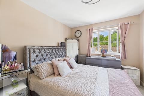 Flat E, 13 Cutter Close, Upnor, Rochester, ME2 4GY