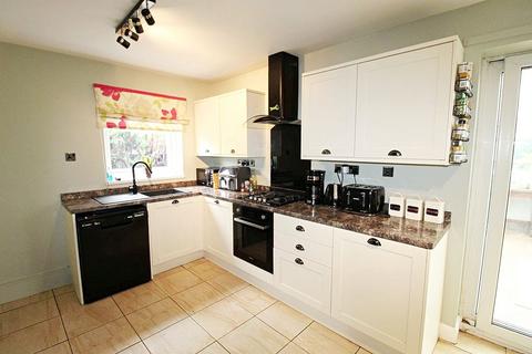 8 Thackeray Avenue, Rawmarsh, Rotherham, S62 5PN