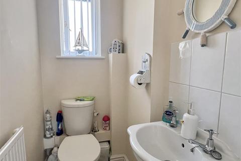121 Century Close, St Austell, PL25 3UZ