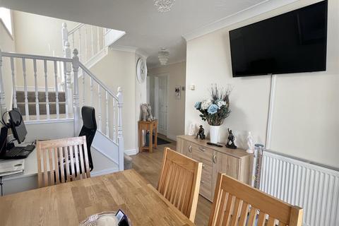 121 Century Close, St Austell, PL25 3UZ