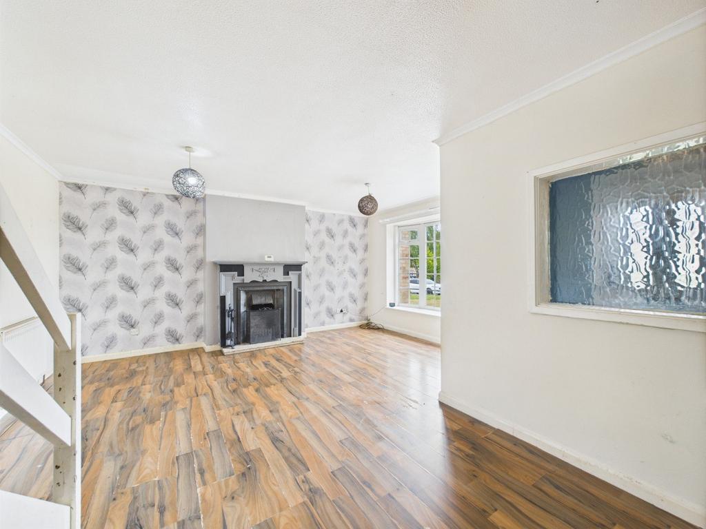 Lounge/Dining Area