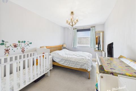 1 bedroom flat for sale, Stanton House, Coxhill Way, Aylesbury, Buckinghamshire
