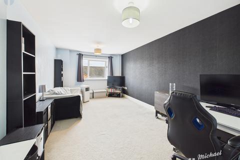 1 bedroom flat for sale, Stanton House, Coxhill Way, Aylesbury, Buckinghamshire