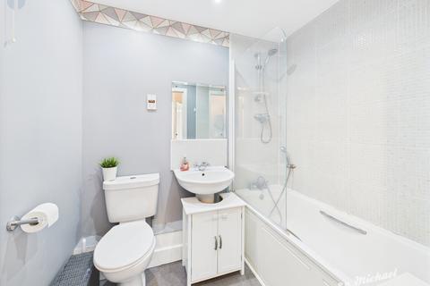 1 bedroom flat for sale, Stanton House, Coxhill Way, Aylesbury, Buckinghamshire