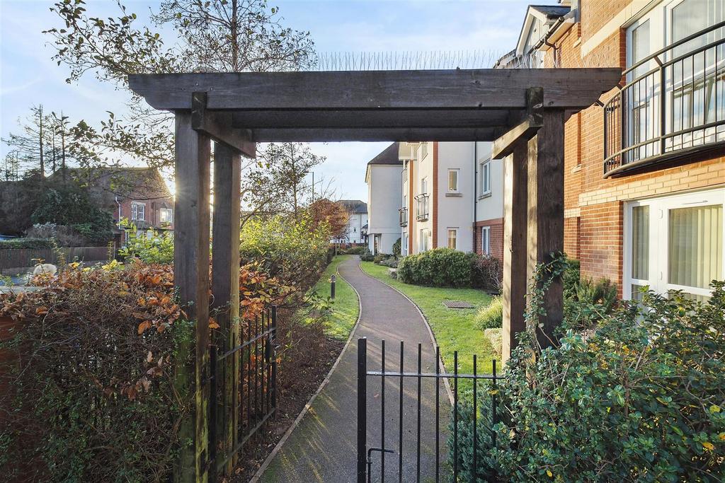 11-8e7801c3-c9dc-4f8c-9f3f-380ab1193ca0 JAMCS - 33