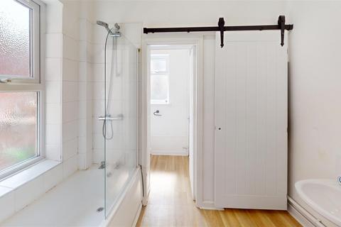 2 bedroom flat to rent, Queen Alexandra Road, North Shields