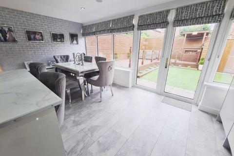 13 Thackeray Grove, Droylsden, Manchester, M43 7NB