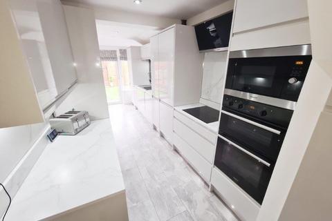 13 Thackeray Grove, Droylsden, Manchester, M43 7NB