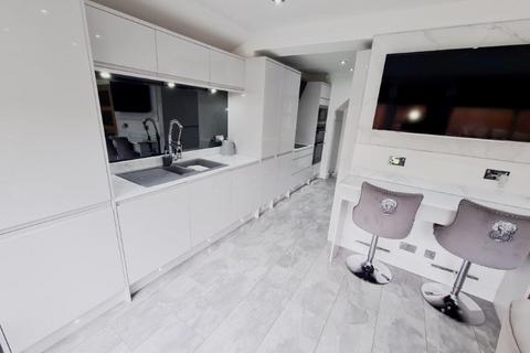 13 Thackeray Grove, Droylsden, Manchester, M43 7NB