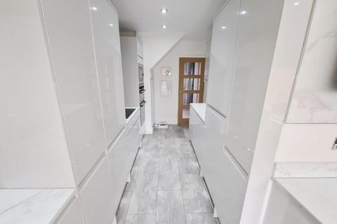 13 Thackeray Grove, Droylsden, Manchester, M43 7NB