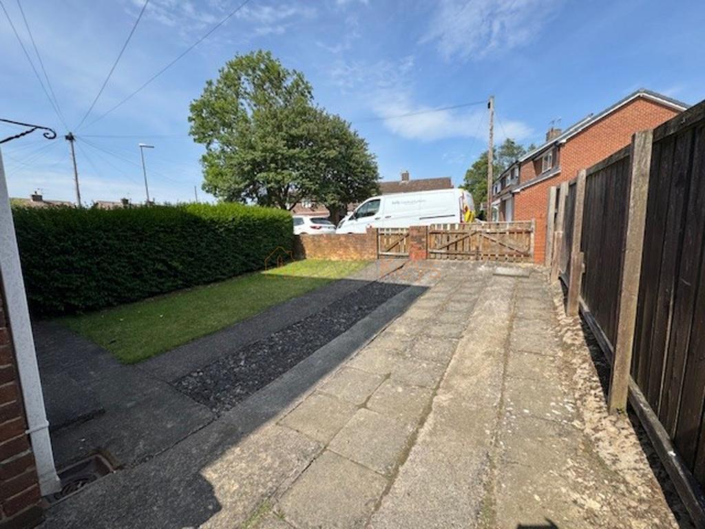 13 Frederick Terrace driveway