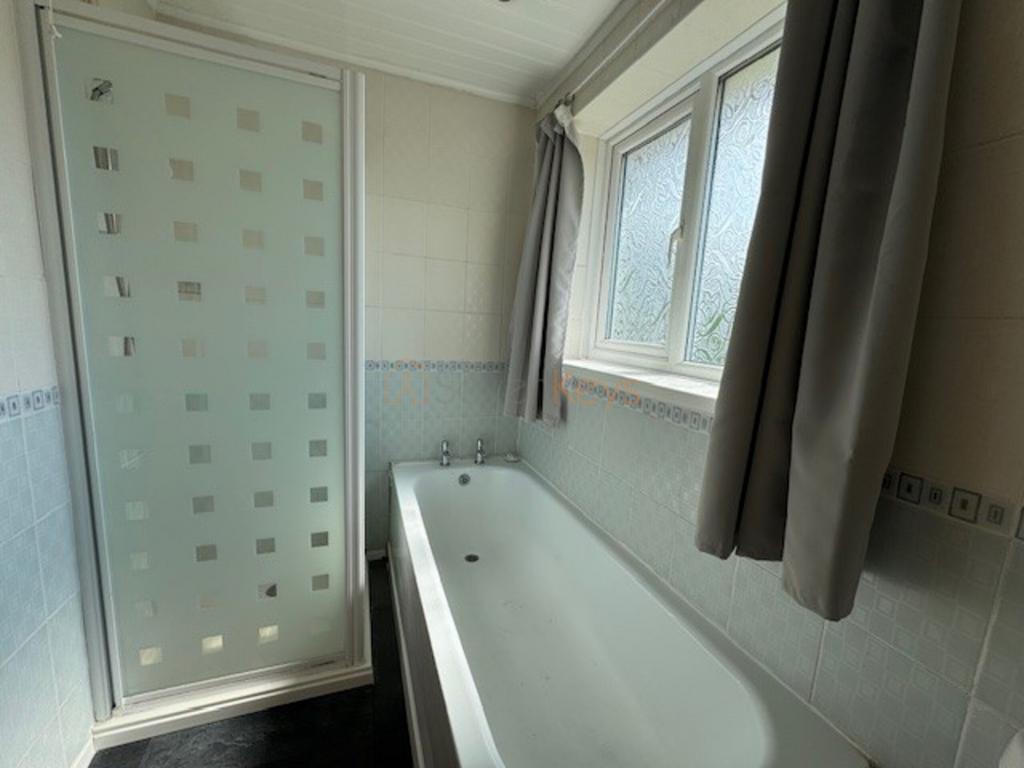 13 Frederick Terrace bathroom shower area