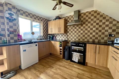 4 Gatehouse Close, Dawlish, EX7 0EG