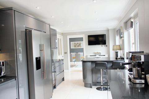 5 bedroom detached house for sale, Luscombe Way, Rackheath, NR13