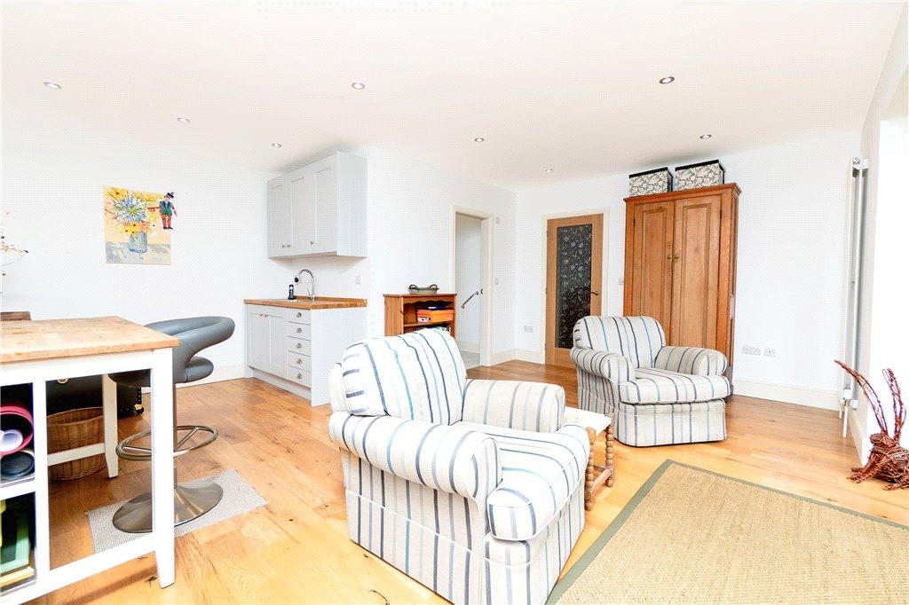 Living/Dining Area