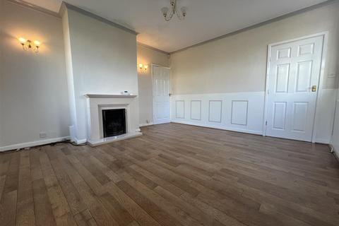 4 bedroom semi-detached bungalow to rent, Springhead Road, Bradford BD13