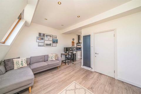 1 bedroom flat for sale, Battersea Rise, London SW11